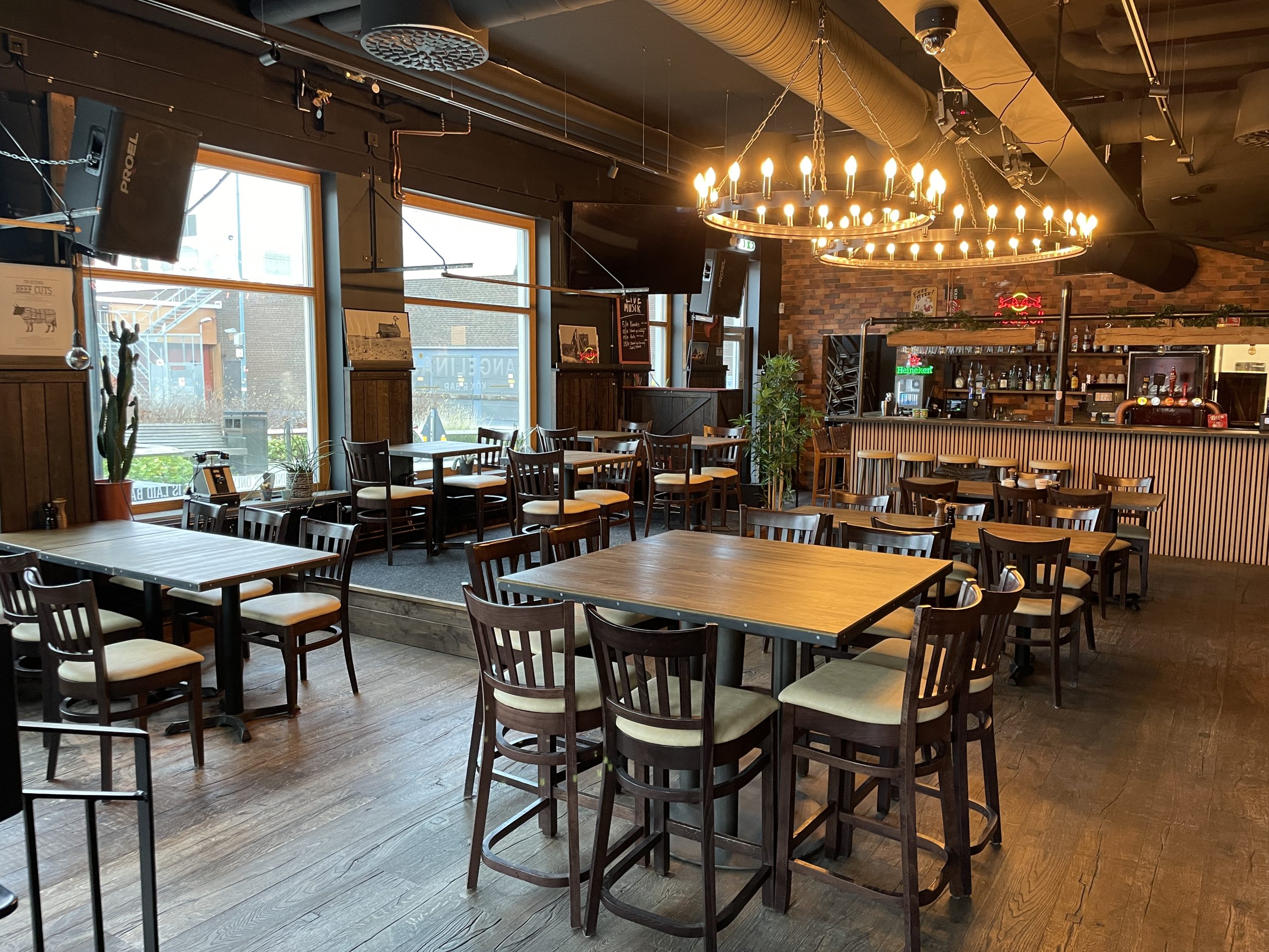 Kvarterskrog , Bar – bild 1
